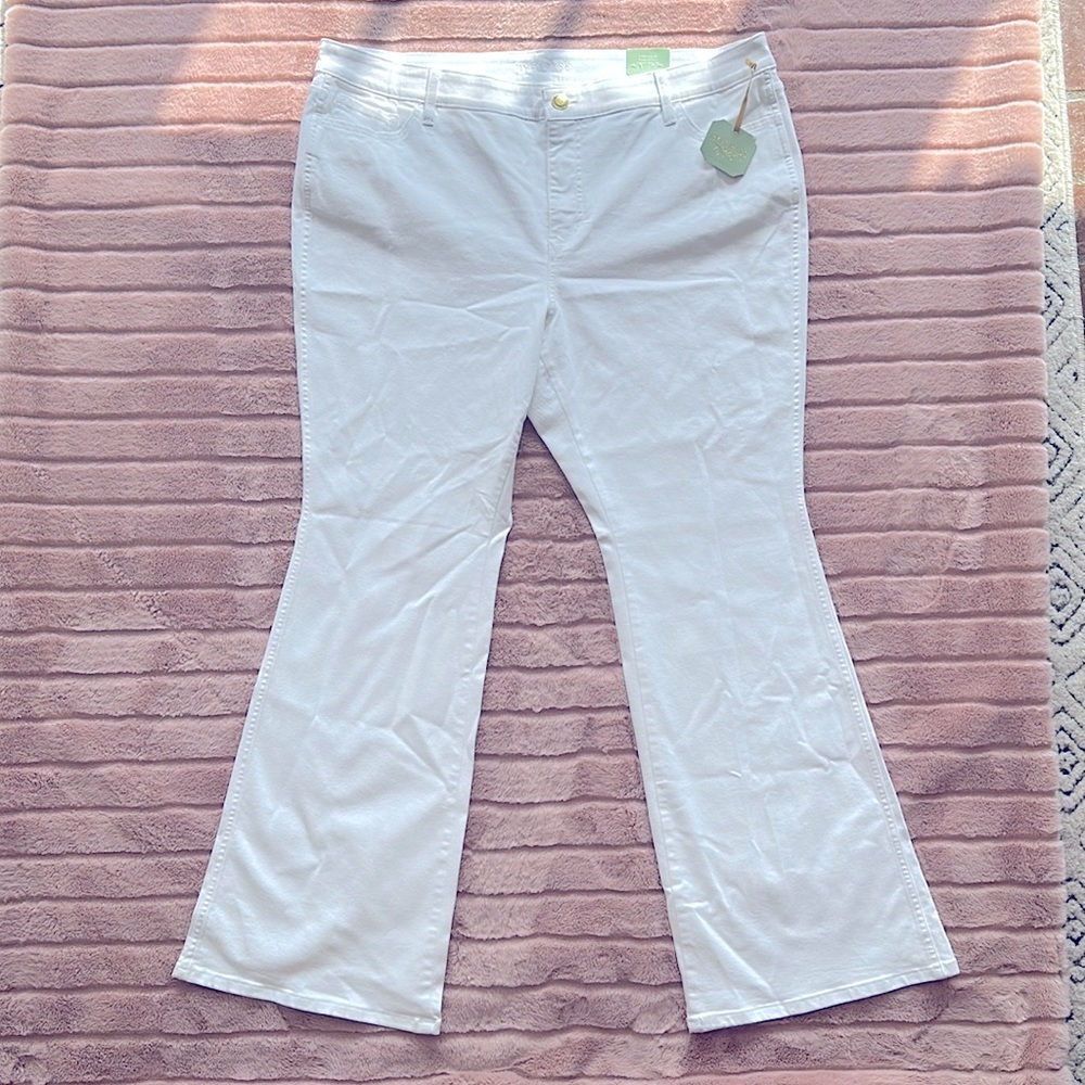 Ryegrass semi flared white jeans sz 22W